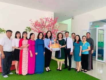 Giám đốc Sở Giáo Dục Tỉnh Bà Rịa – Vũng Tàu về thăm hỏi và trao quà Tết Tân Sửu 2021 cho tập thể Giáo viên Trung tâm Phước An