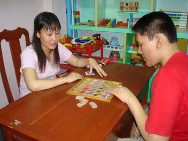 Trẻ tự kỷ có thể đến trường?