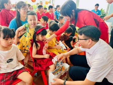 🎑 TRUNG THU 2025 – TRUNG TÂM PHƯỚC AN ĐÓN NHẬN YÊU THƯƠNG TỪ PHƯỜNG TAM THẮNG